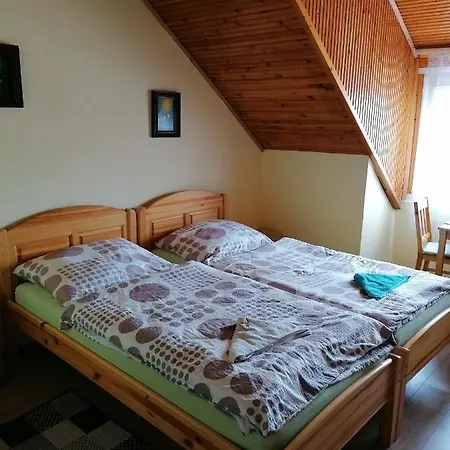 R-relax Vendeghaz Guest house *
